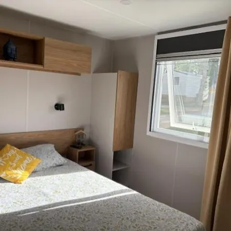 Hébergement de vacances Mysavinahouse Mobilhome 4 à 6 Pers 4 Etoiles *